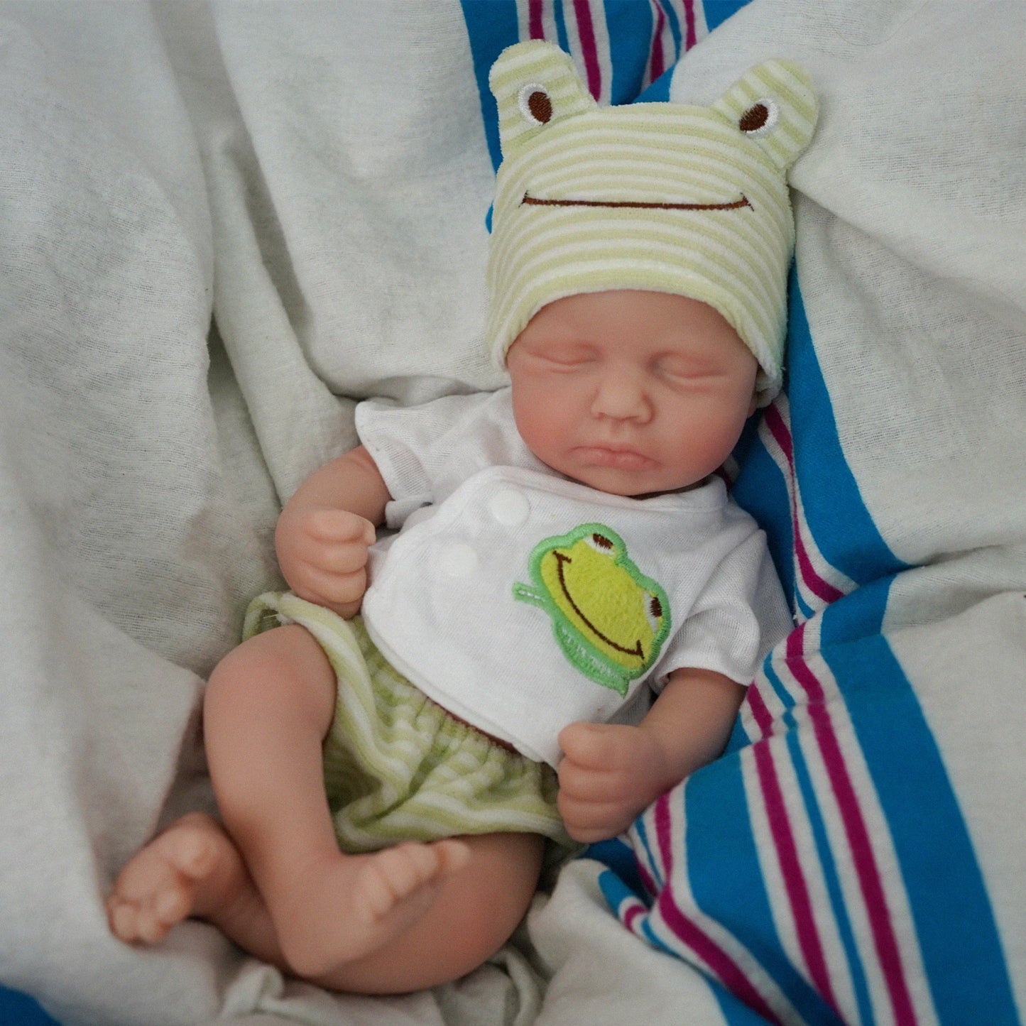 Lifelike 30cm Reborn Baby Doll β Realistic Premature Newborn with Soft Silicone Body