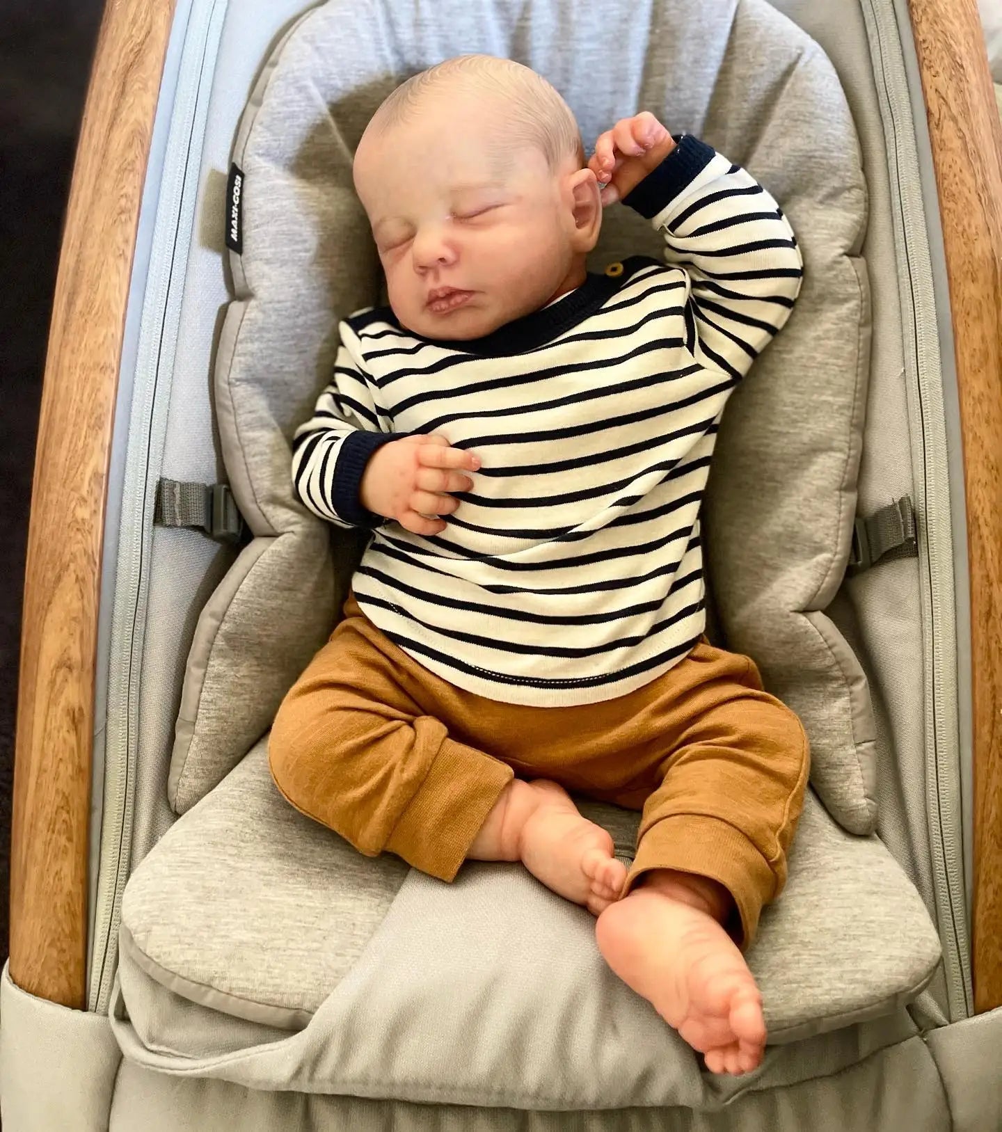 Lifelike 49cm Reborn Baby Doll – Realistic Sleeping Newborn with Soft Body & Handcrafted Details**