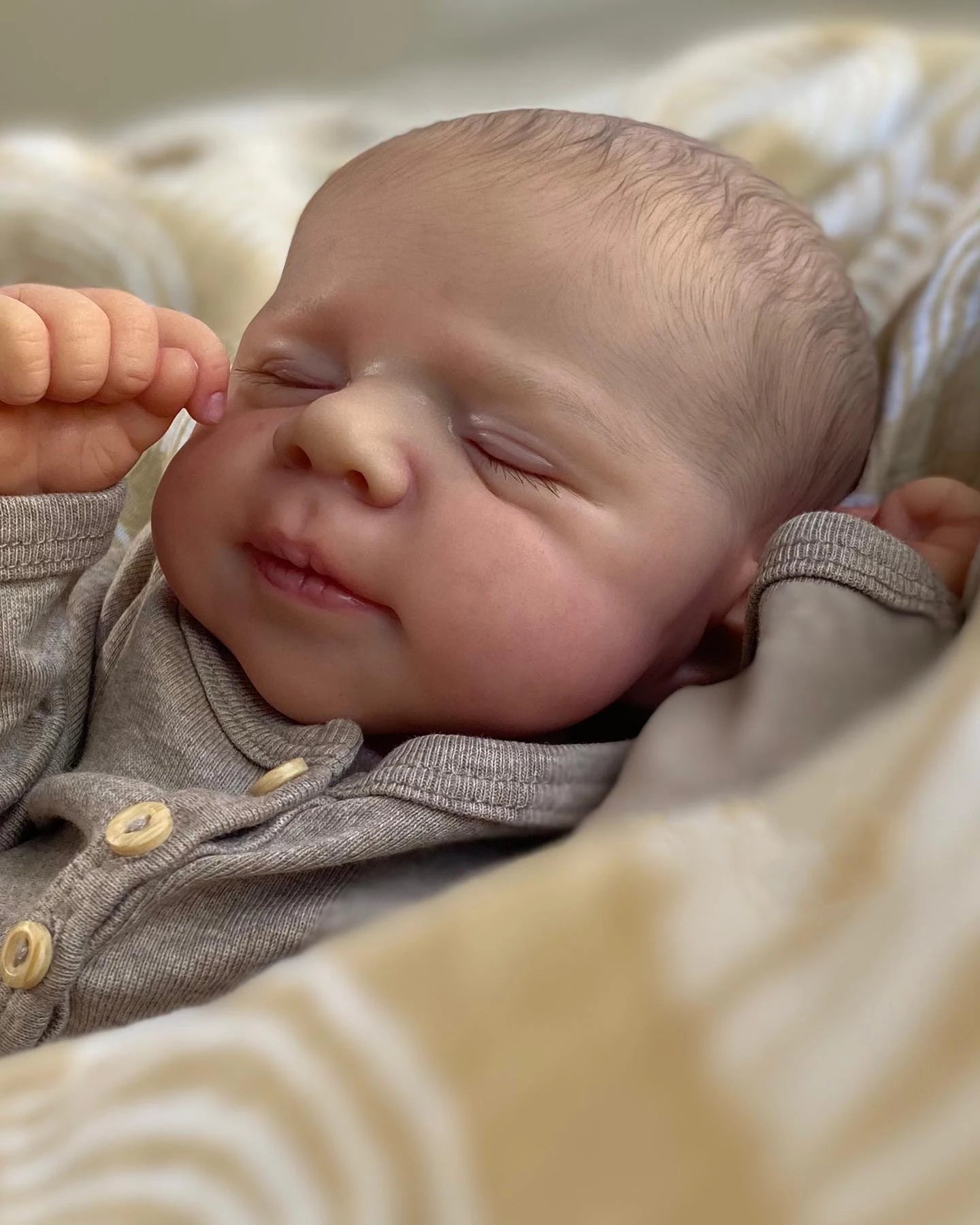 Lifelike 49cm Reborn Baby Doll – Realistic Sleeping Newborn with Soft Touch & Visible Vein Details