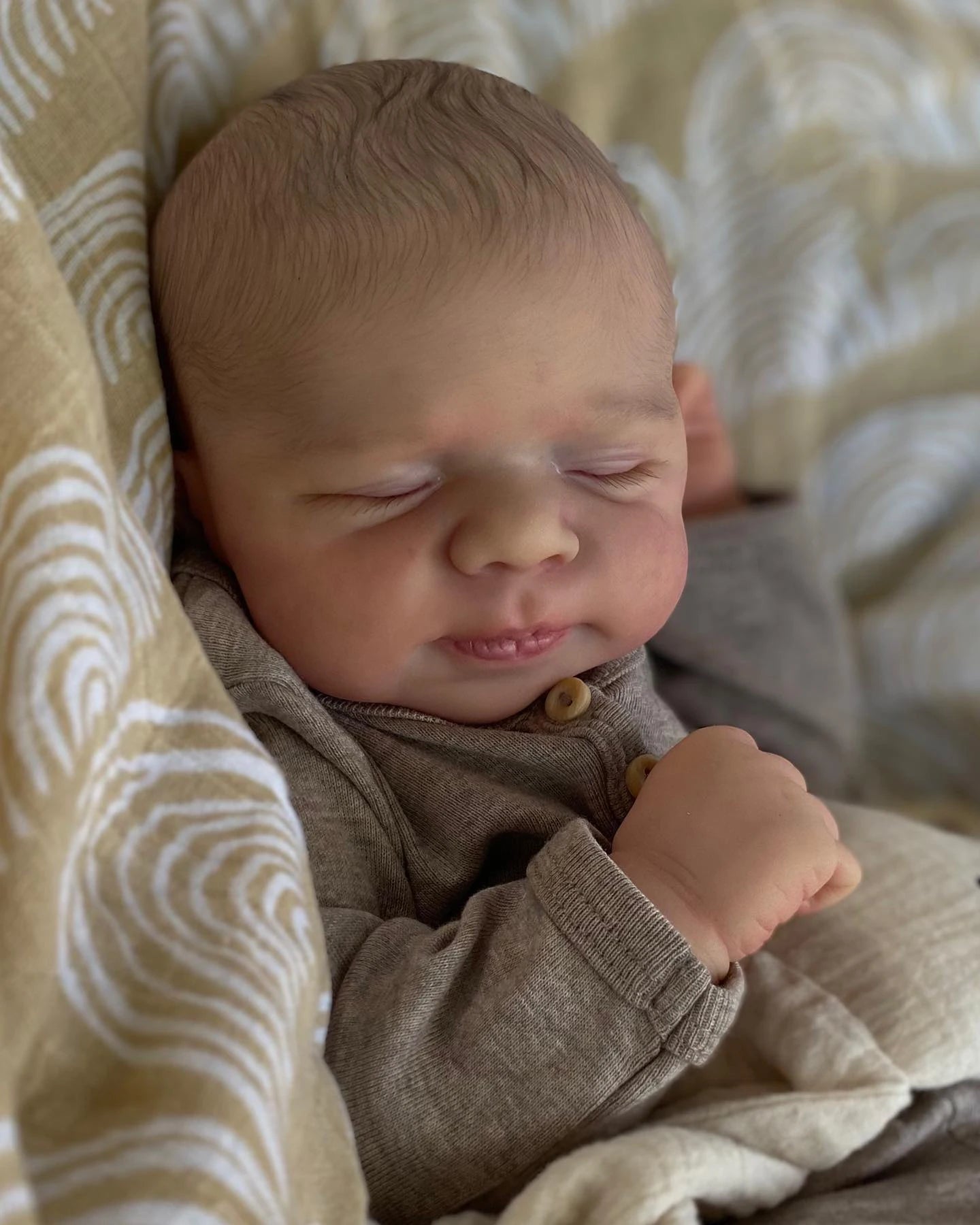 Lifelike 49cm Reborn Baby Doll – Realistic Sleeping Newborn with Soft Touch & Visible Vein Details